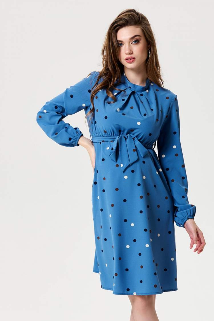 Платье HM для беременных; синий (Арт. 9102011) Синее платье в крупный контрастный горошек для беременных. Классическая женственная модель, идеально подойдет любительницам элегантного стиля. Выразительный оттенок ткани красиво оттеняют лаконичные, но выразительные детали. Аккуратный воротник-стойка, стилизованная драпировка на груди, пышные рукава с узкими манжетами – все предельно гармонирует и усиливает впечатление.Состав:	вискоза 50%, полиэстер 50%