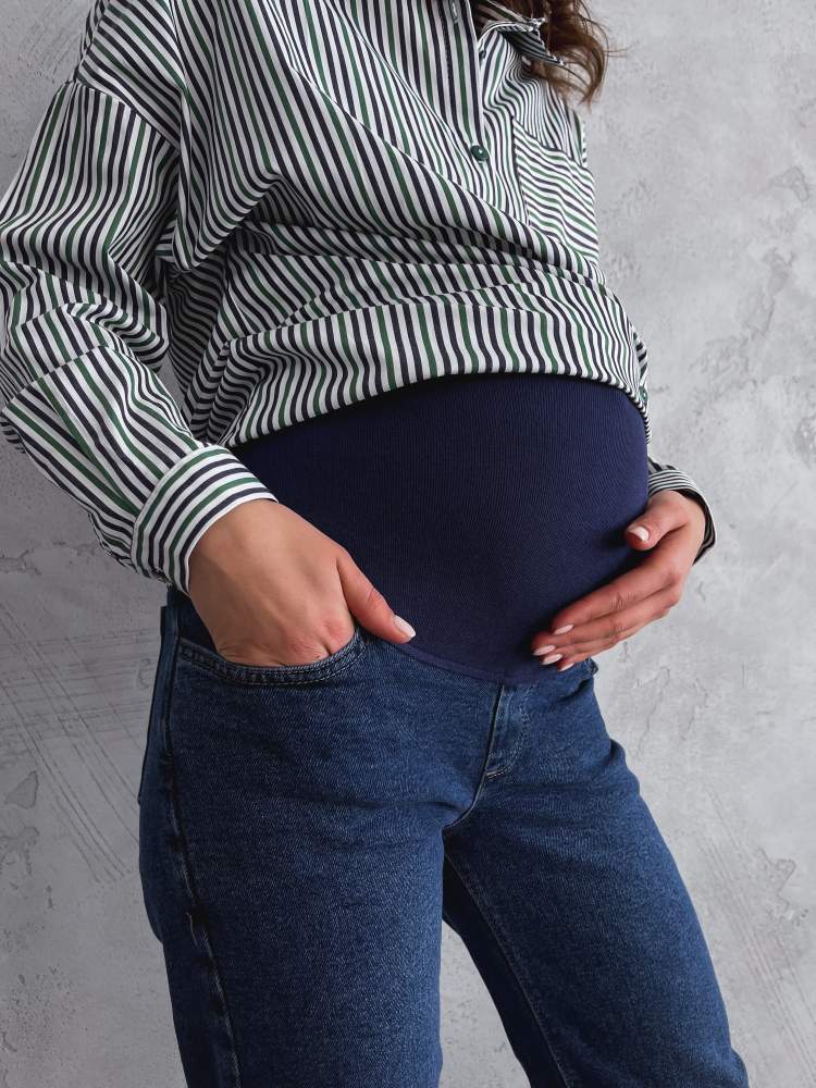 Джинсы EM MOMFIT для беременных; темно-синий (Арт. 1412403370) Модные джинсы для беременных с удобным высоким бандажом. Джинсы универсальные, можно носить и во время беременности и после родов.
Состав: хлопок 97%, лайкра 3%