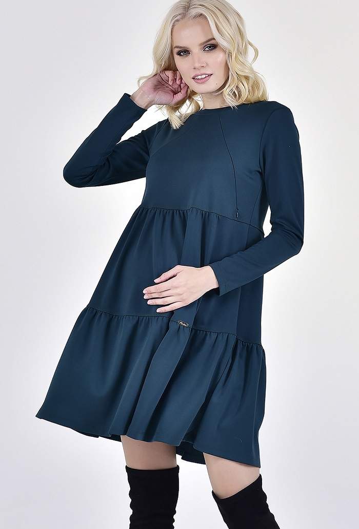 Платье ТМ для беременных и кормящих; изумрудный (Арт. 52895203) Очаровательное, женственное и очень удобное универсальное платье для беременных и кормящих мам выполнено из мягкого, стрейчевого меланжевого трикотажного полотна средней плотности. 

Материал очень приятен к телу, комфортен в носке, хорошо скрывает контуры нижнего белья. Силуэт свободный, расклешенный, А-образный, ярусный. Рукав длинный, узкий. Спереди на лифе платья выполнены удобные диагональные разрезы с застежкой на потайные молнии, что позволяет с комфортом кормить малыша грудью. Модель рассчитана на весь срок беременности и грудного вскармливания.



Состав:

50% вискоза, 47% полиэстер, 3% эластан.