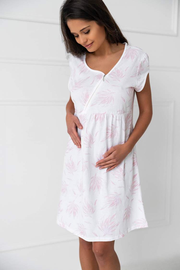 Ночная рубашка  ALLES Dagie; розовый (Арт. 1230069) Ночная сорочка  идеальна как для беременных, так и во время грудного вскармливания. Модель изготовлена из высококачественного хлопка. Дизайн простого, удобного кроя - предполагается вырез, который облегчит кормление.
Состав: ХЛОПОК 100%