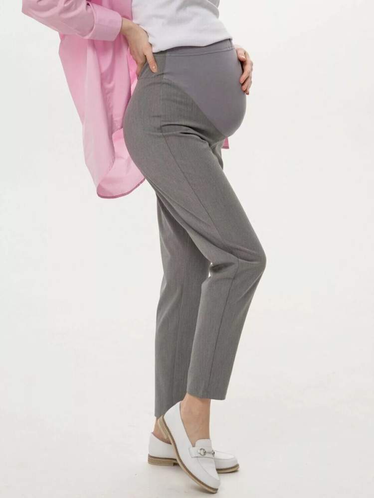 Брюки EM для беременных и кормящих прямые с высокой спинкой; графит (Арт. 33472370) Удобные и современные брюки для беременных. Выполнены из легкой костюмной ткани с небольшим стрейчем. Хорошо садятся по фигуре, в них удобно и комфортно. На животе выполнена специальная трикотажная вставка с широкой резинкой, которая дополнительно выполняет поддерживающую функцию. Спинка у брюк высокая, хорошо прилегает по пояснице, выполнена из основной ткани. Брюки без карманов. Модель укороченная, 7/8 длины.
Состав:65% вискоза, 30% ПЭ, 5% ЭЛ
