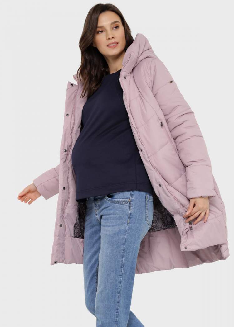 Куртка зимняя ILM 2в1 Монблан для беременных; розовый (Арт. 103521) Тип 2в1: для беременных, обычная 
В комплекте: куртка с запасом на живот 
Дополнительные вставки: нет
Материал: курточная ткань 
Утеплитель: термофин (250 гр/м2) 
Капюшон: несъемный 
Карманы: два боковых прорезных кармана на молнии 
Длина по спинке: 96 см 
Длина рукава: 65 см
Рекомендации по уходу: химчистка
Состав: 100% Полиэстер