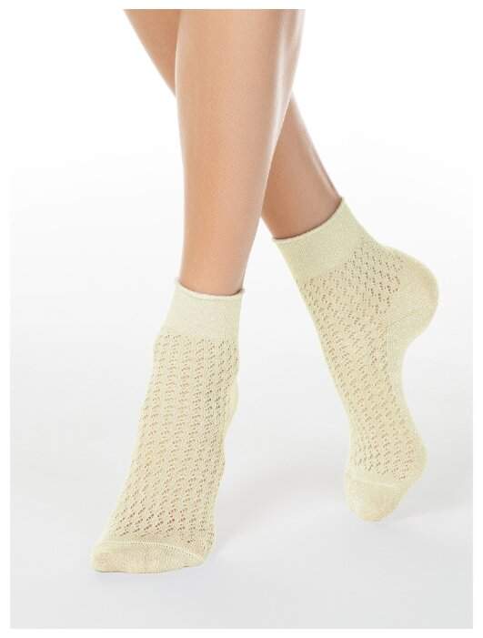 Носки Conte Ajour женские вискоза/люрекс (Арт. 1918630) Ажурные носки AJOUR из вискозы с люрексом смотрятся так стильно, что их хочется надевать снова и снова. Носки легкие, тактильно приятные и удобные.