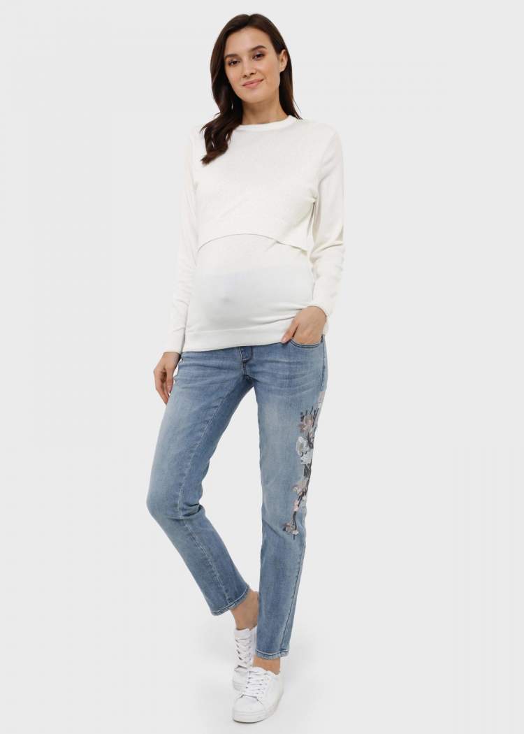 Джинсы ILM Стайл-027 для беременных; голубой (Арт. 104224) Удобные стильные базовые джинсы для беременных.
Модель зауженного кроя Slim Fit
Джинсы разработаны по специализированному лекалу для беременных.
Тип пояса: трикотажная вставка средней высоты на резинке
Материал: хлопковый деним
Длина по внутреннему шву: 74 см 
Детали: вышивка
Карманы: 2 передних боковых кармана, 2 накладных кармана сзади 
Рекомендации по уходу: деликатная стирка в стиральной машине при 30°C
Состав: 98% Хлопок / 2% Эластан